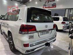 تۆیۆتا لاند کروزەر